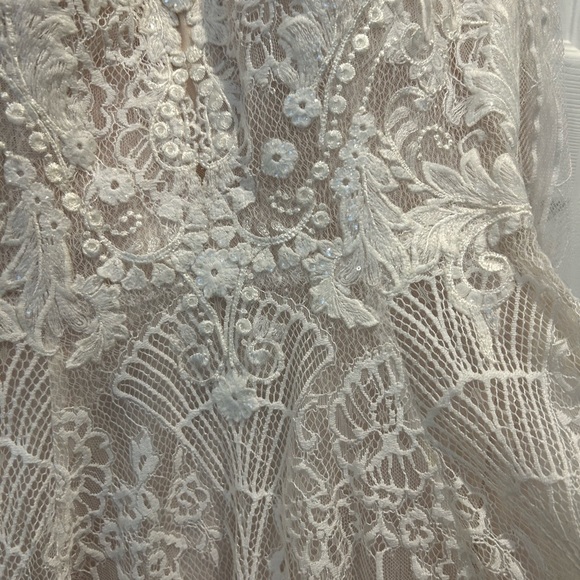 Bohemian style wedding dress. - Picture 7 of 7